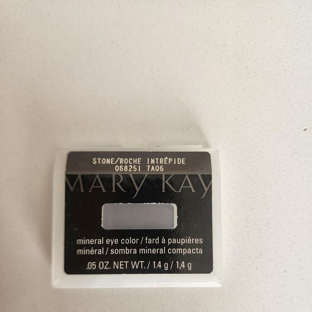 Mary Kay single eyeshadow in Stone/ Roche